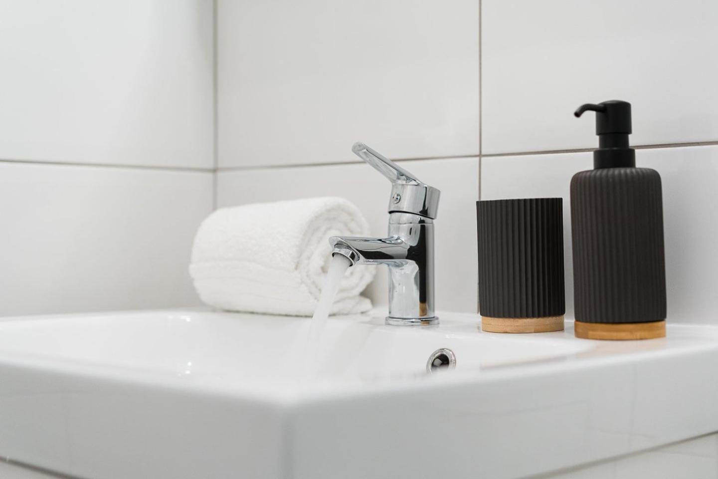 Guestready - City Retreat With A Balcony Porto Luaran gambar