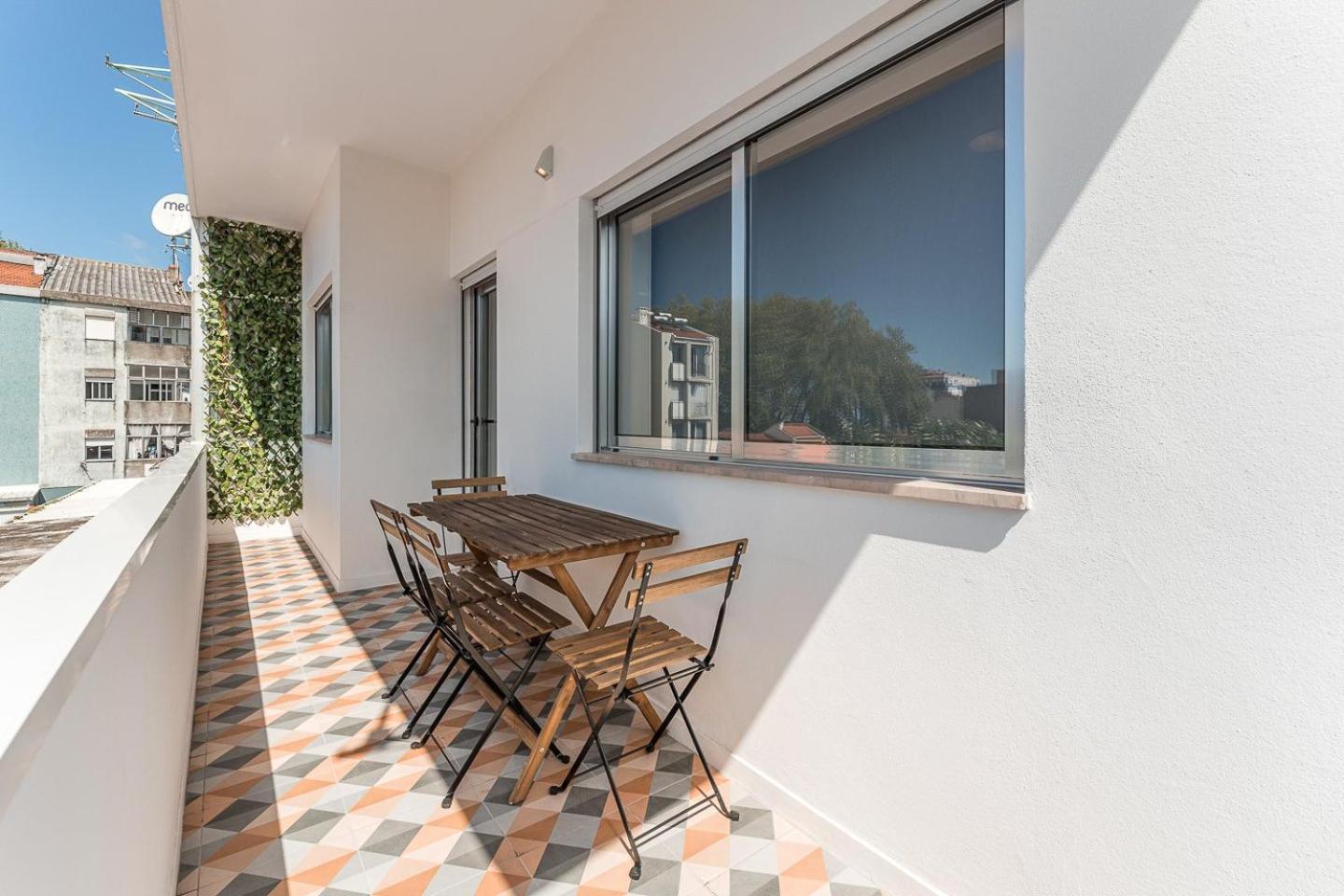 Guestready - City Retreat With A Balcony Porto Luaran gambar